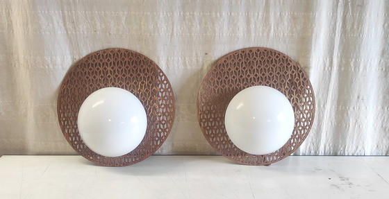 Image 1 of Appliques design en bois et globe opaline - mid.XXeme 