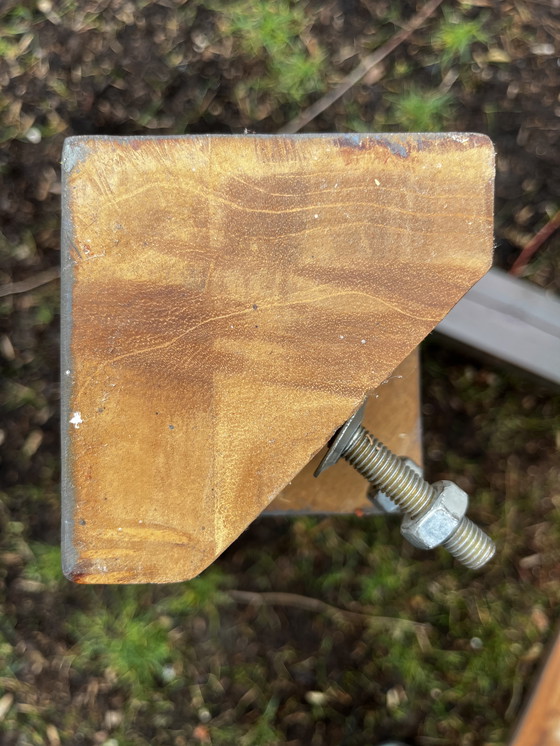 Image 1 of Massieve eettafel teakhout, voor de eetkamer of als tuintafel.