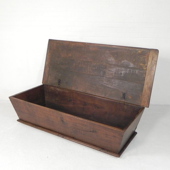 Image 1 of Alte Eichentruhe, Trog, Deckentruhe aus dem 19. Jahrhundert