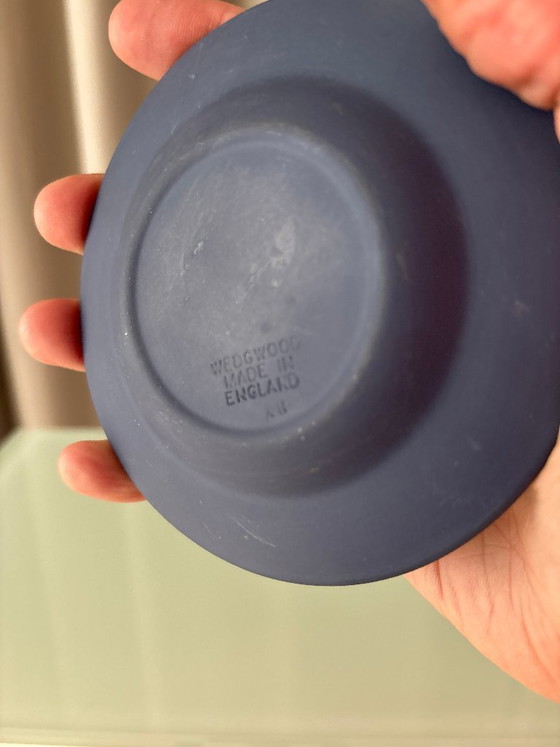 Cendrier Wedgwood Jasperware, céramique bleue et blanche, Accessoires de table, Klassiek (photo 2 sur 5)