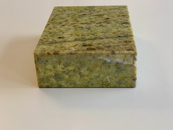 Image 1 of Schatulle aus gelbem Nobelserpentin 