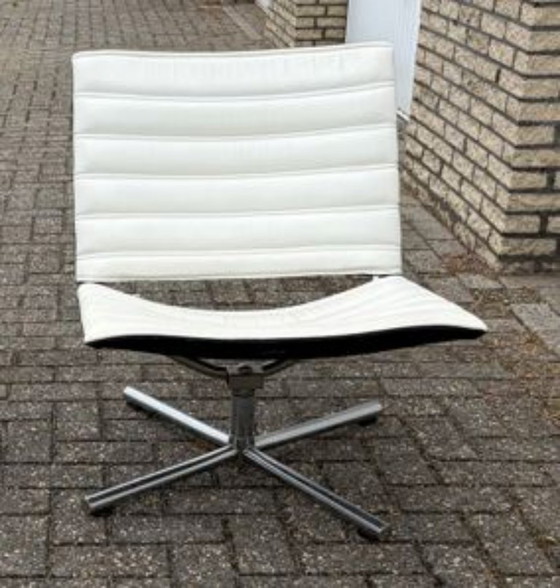 Sillones giratorios Hülsta (Hulsta) (2) de polipiel blanca con base cromada. – Skai, Metal (photo 5 of 5)