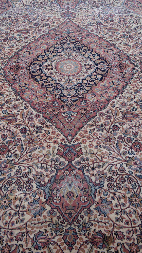 Image 1 of Vloerkleed Met Roze En Blauwe Kleuren 302x208cm