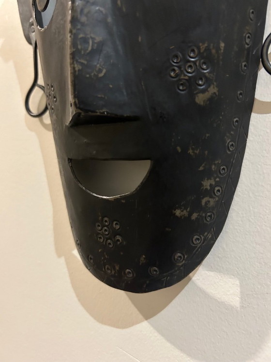 Image 1 of Brutalistische Maske aus den 1970er Jahren