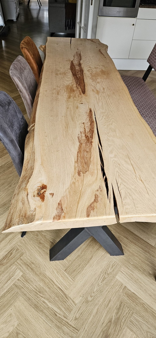 Tavolo a forma di tronco d'albero