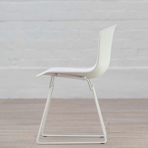 Image 1 of Knoll Plastic Side Chair Ontvangststoel