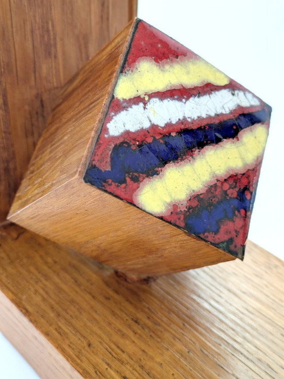 Image 1 of Fermalibri in legno di metà secolo con cubo smaltato, design geometrico modernista, anni '60
