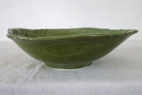 Image 1 of Saladekom + 6 vintage aardewerken kommen uit de jaren 70 in artisjokgroene kleur