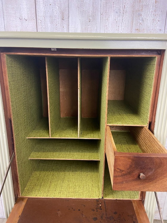 Image 1 of Secretaria de la década de 1950