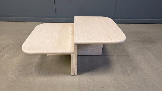 Image 1 of Coppia di tavolini da caffè o tavolini laterali vintage in travertino, anni '70.