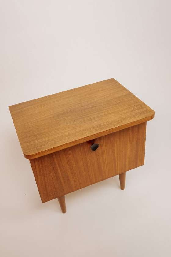 Image 1 of Table de chevet vintage en bois des années 1960