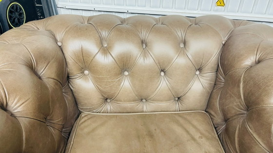 Magnifique Fauteuil Chesterfield XL Cuir Véritable – 125 Cm – Leather, Wood (photo 7 of 10)