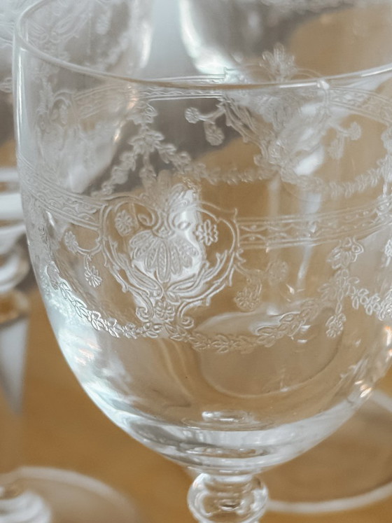 Image 1 of Set di 12 bicchieri da vino vintage con dettagli intagliati