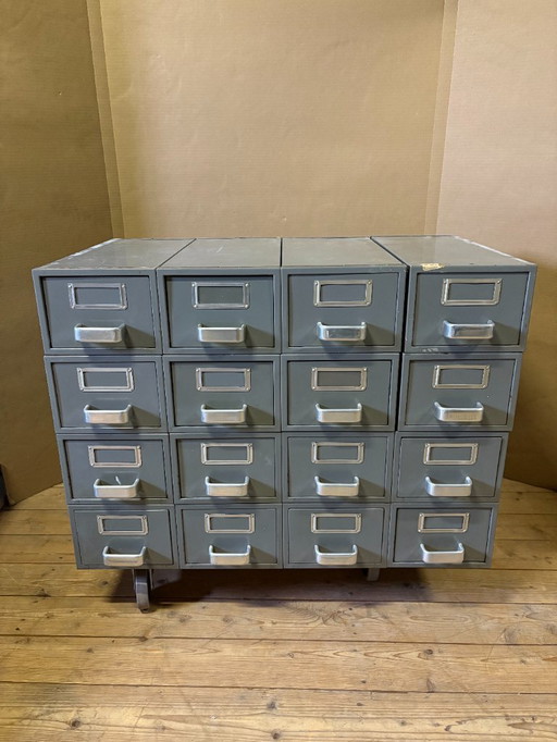 Vintage metalen archiefkastjes