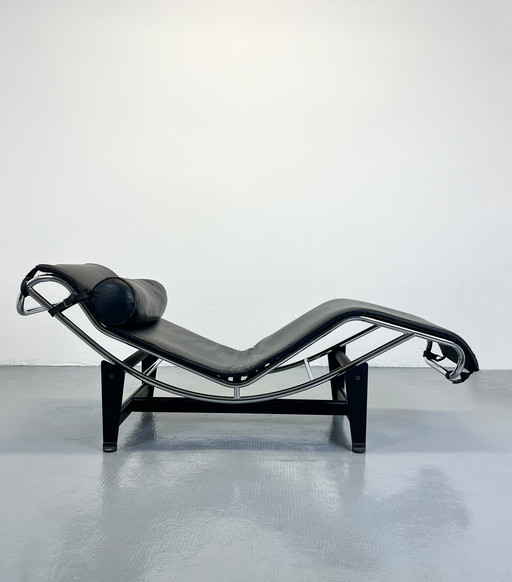 LC4 Chaise Longue Le Corbusier Charlotte Perriand Alivar
