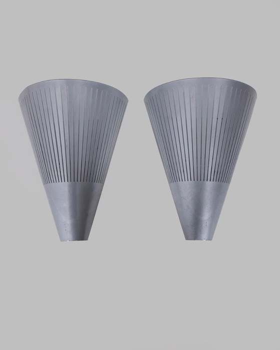 Image 1 of Une paire d'appliques murales vintage « Klyka » des années 1980, conçues par Ikea.