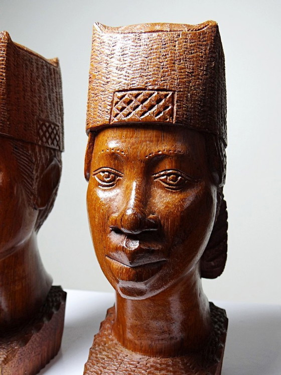 Image 1 of Couple de bustes Malgaches bois exotique sculpté artisanat années 60-70