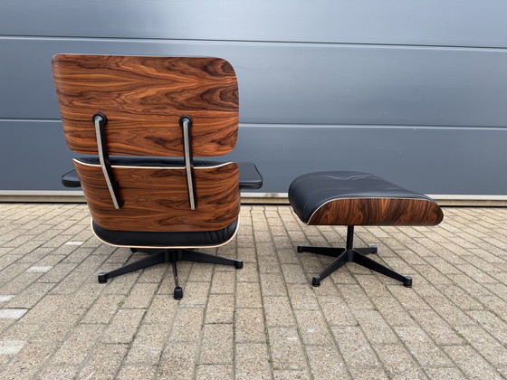 Image 1 of Poltrona lounge Vitra Eames XL + poggiapiedi, in pregiata pelle nera e palissandro Santos. NUOVA!!