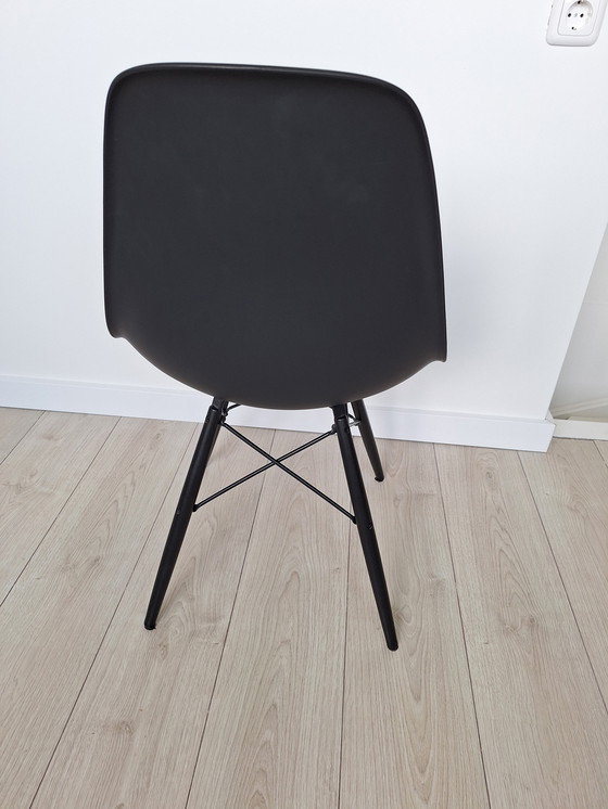 Image 1 of 2x Vitra Eames DSW negro con base negra
