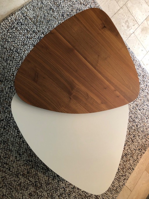 Two Leolux coffee tables, model Liliom – salontafels, Wood