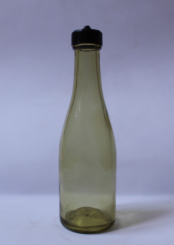 Image 1 of Botellas para aderezo de ensaladas y aceite.
