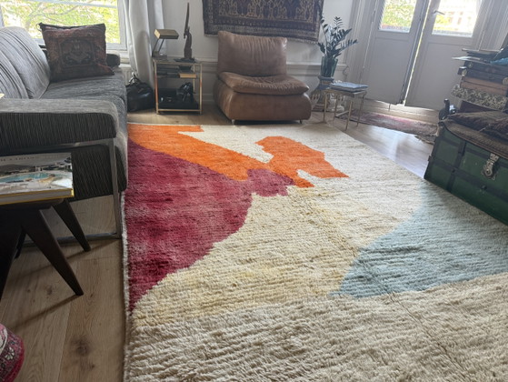 Image 1 of Abstracte Marokkaanse wollen mat 305 × 193 cm – Sculpturaal ontwerp