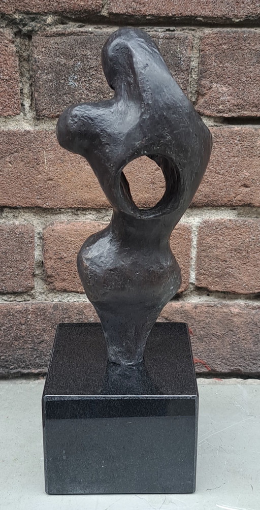Mère avec bébé en bronze abstrait