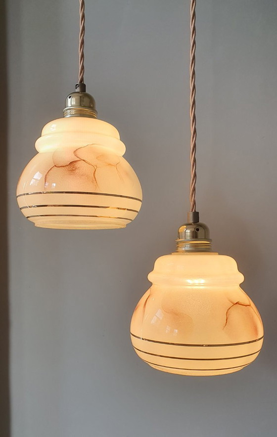 Image 1 of vintage gemarmerde opaline hanglampen met gouden decoratie