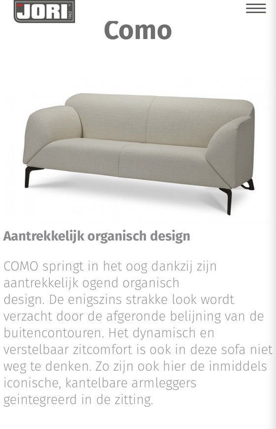 Image 1 of Sofá de diseño en piel negra con reposabrazos regulables.