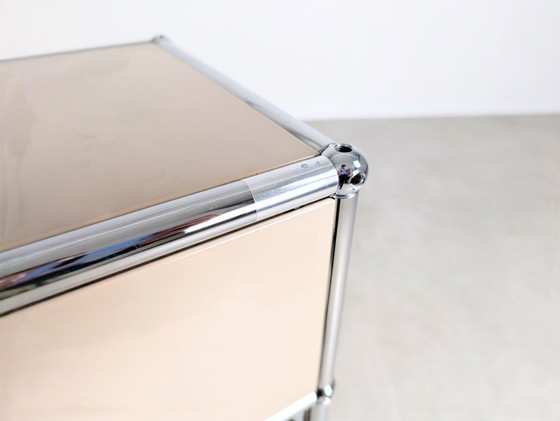 Image 1 of Mesa auxiliar USM Haller original Diseño de mesita de noche Fritz Haller