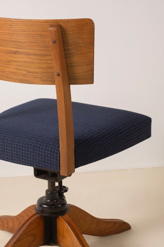 Image 1 of 1930s Swedish Oak Swivel Office Chair by SMV