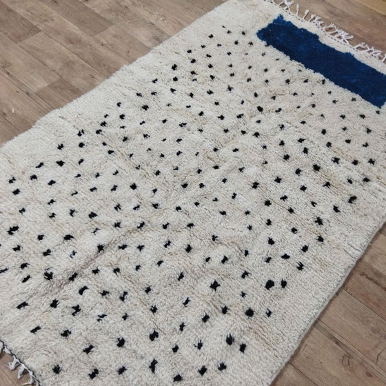 Image 1 of Minimalist Moroccan Rug – Minimalist Moroccan Carpet | 233 × 150 cm