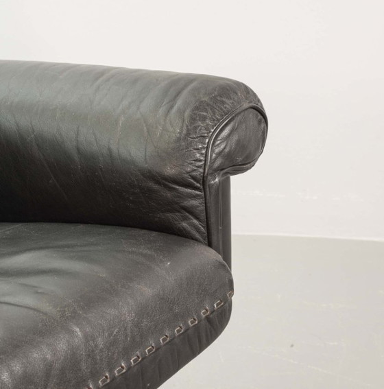 Image 1 of Exquisite De Sede Schwarzes Lederband genäht Dreisitzer Sofa DS31. Schweiz, 1960er Jahre.