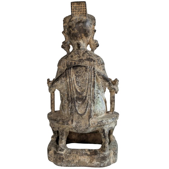Guanyin aus vergoldeter Bronze auf Drachenthron, 18./19. Jh. – Bildhauerei (photo 5 of 10)