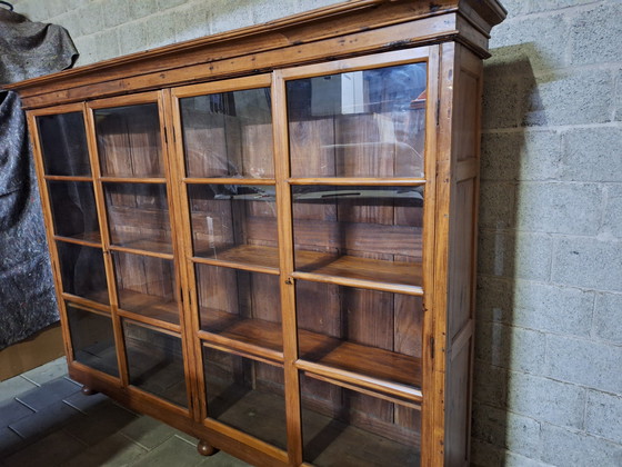 Image 1 of In Sri Lanka hergestellter Vitrinenschrank aus Holz