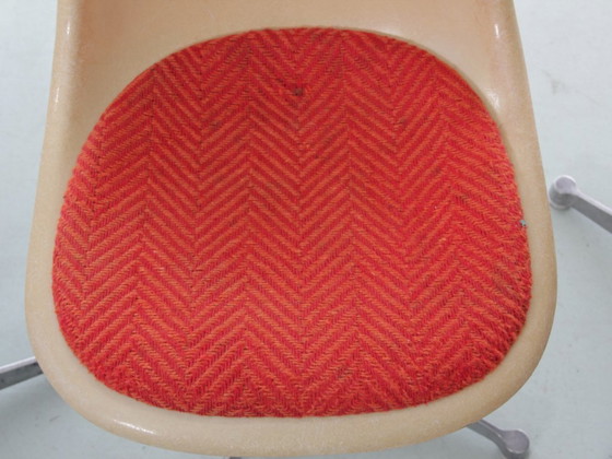 Image 1 of Suite aus 4 drehbaren Space Age-Stühlen. Bezug aus dem Original. Charles Eames - Herman Miller