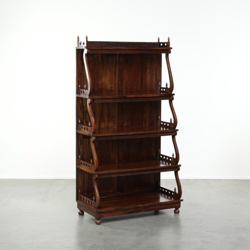 Sierlijke houten keuken/ leg/ boekenkast met een charmante en tijdloze klassiek Engelse uitstraling uit de 20e eeuw