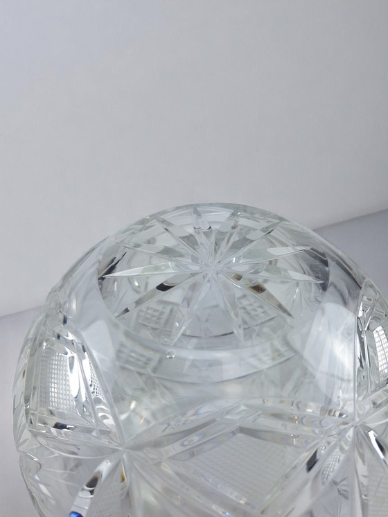 Image 1 of Vase boule en cristal au plomb, coupe "Schleuderstern", taillé à la main