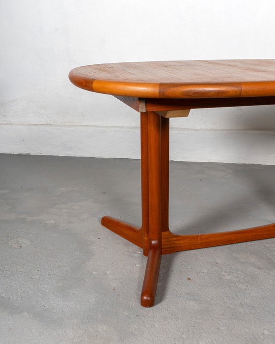 Image 1 of Mid Century Extendable Dining Table In Oval Shape By E. Valentinsen