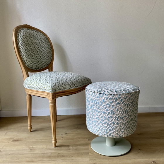 Set Upcycled Unico: Due Poggiapiedi e Pouf Design McDonald's Rivestiti su Base in Acciaio – Handmade, Metal (photo 6 of 10)