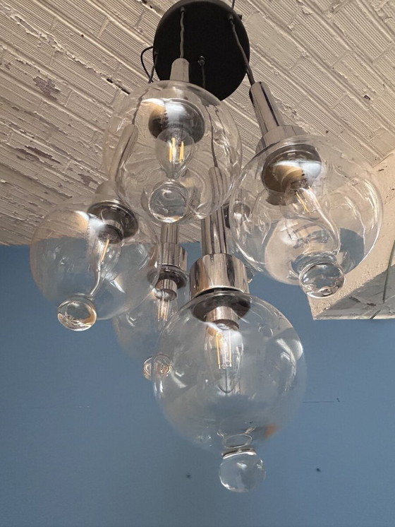 Image 1 of Lampada a sospensione vintage a 7 sfere – vetro soffiato e cromo – anni '70
