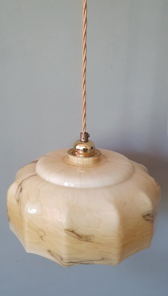 Image 1 of Grande lampada a sospensione vintage in vetro opalino in stile Art Déco.