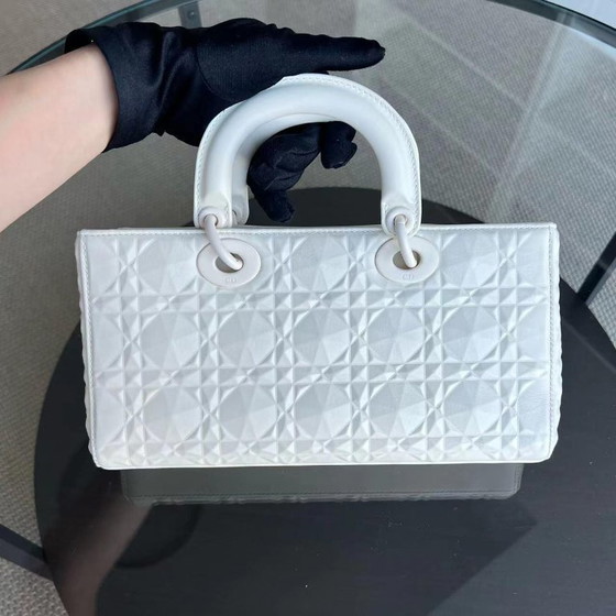 Image 1 of DIOR D-JOY MEDIUM LATTE CANNAGE KALBSLEDER DIMOND-MOTIV WEISS