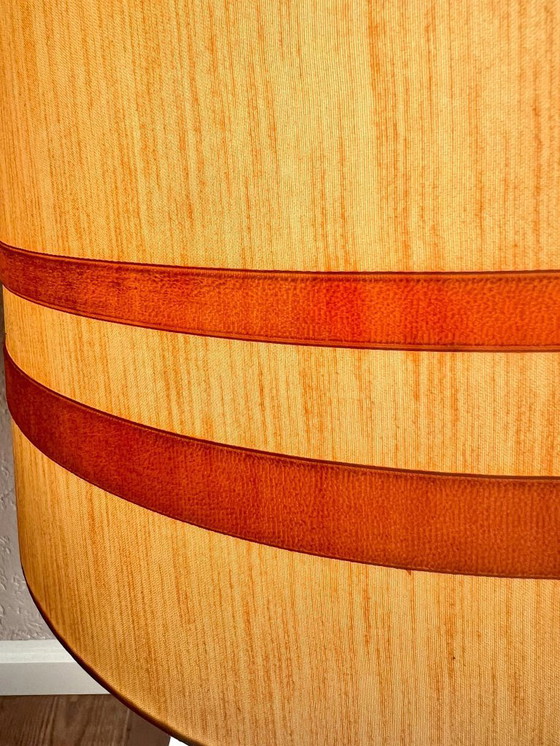 Image 1 of 1970er Jahre große Space-Age Opalglas-Stehlampe mit Leuchtfuß und verschiedenen Beleuchtungsmodi, mit insgesamt 3 E27 Fassungen.