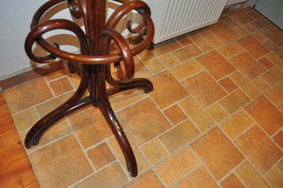 Portemanteau hongrois ancien sur pied de Thonet – Portemanteaux (photo 3 of 8)