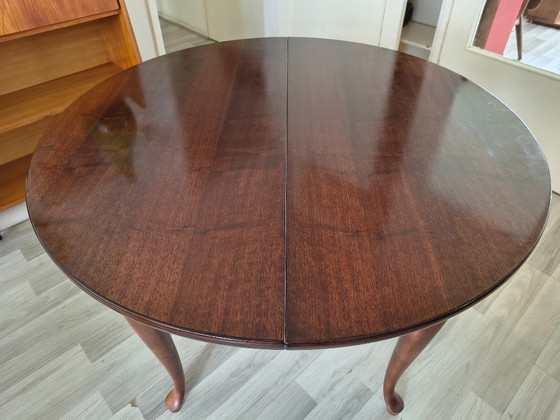 Image 1 of Vintage Mahogany Dining Table – Round Extendable to Oval