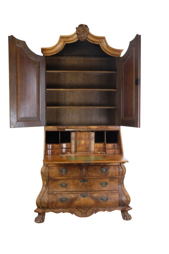 Image 1 of elegant 18th century desk with curb in burr walnut.