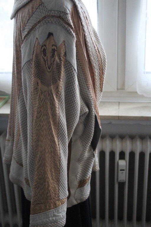 Vintage lichtgekleurd vest met inzetstukken van slangenleer en gewoon leer, jaren 80, maat 40.