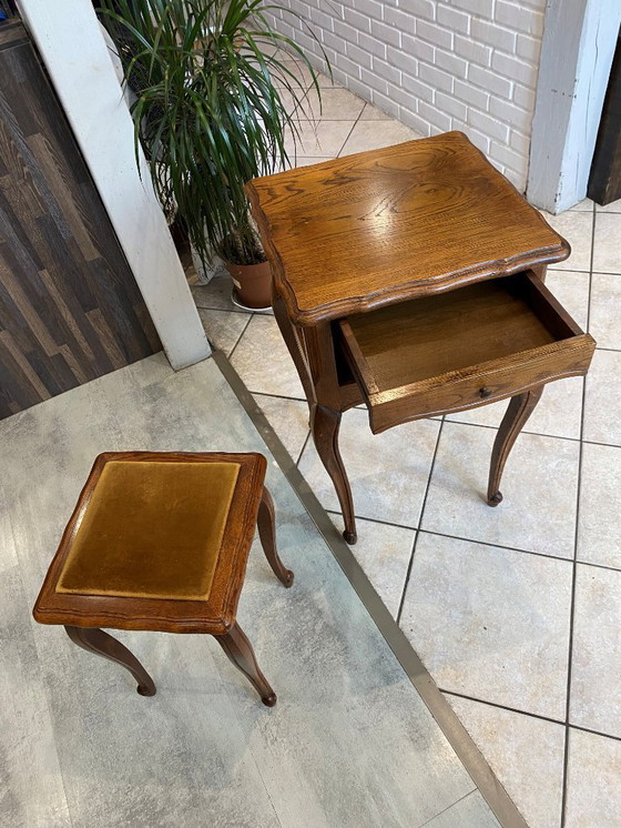 Image 1 of Conjunto de mesa y taburete estilo Luis XV en roble macizo