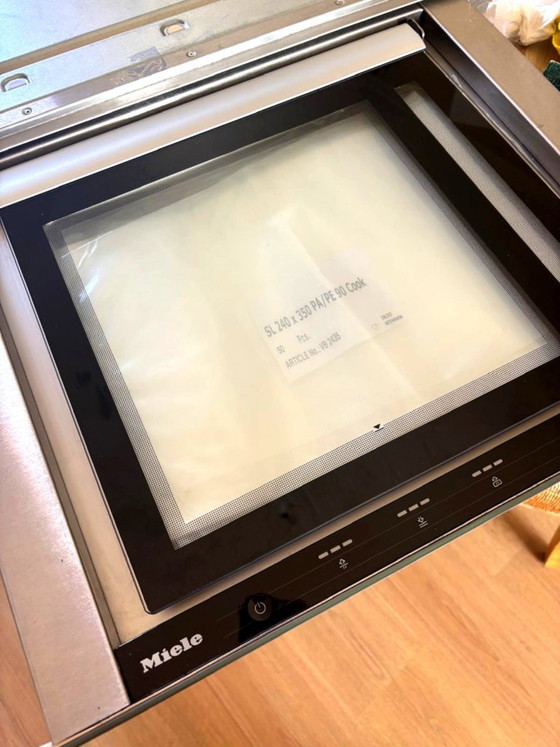 Image 1 of Aspirapolvere a cassetto Miele EVS 7010 – come nuovo – nero (OBS)